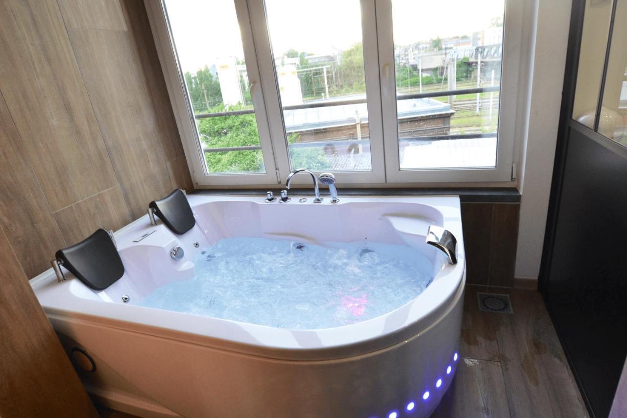 Capsule Wellness - Sauna - Balneo - Machine De Sport Privatif - Ps5 - 2 Chambres 瓦朗西纳 外观 照片